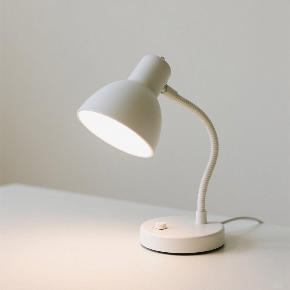 Detail stmívacího tlačítka na noční lampičce