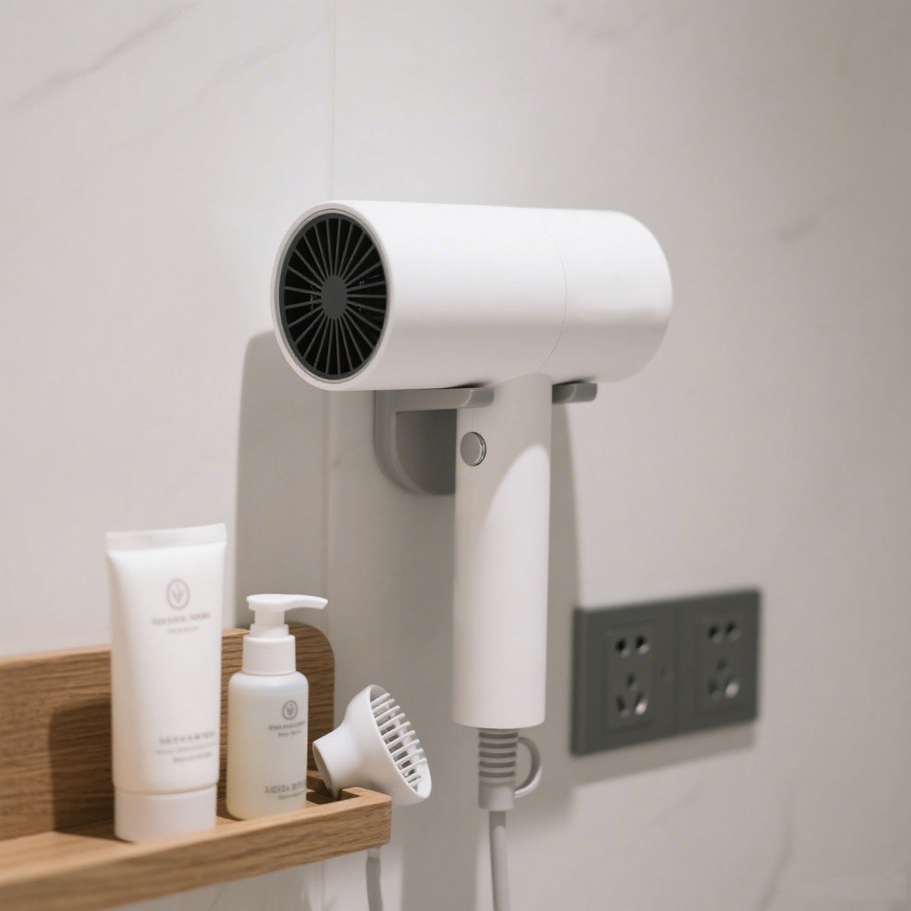 Uscător de păr cu ionizare pentru coafare profesională