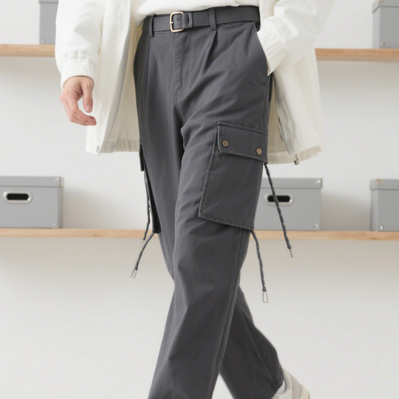 丈夫できれいなマルチポケット作業着の全体画像