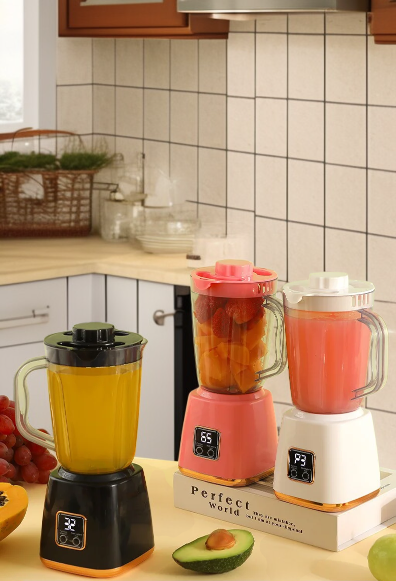 다용도 착즙컵으로 신선한 주스를 만드는 장면