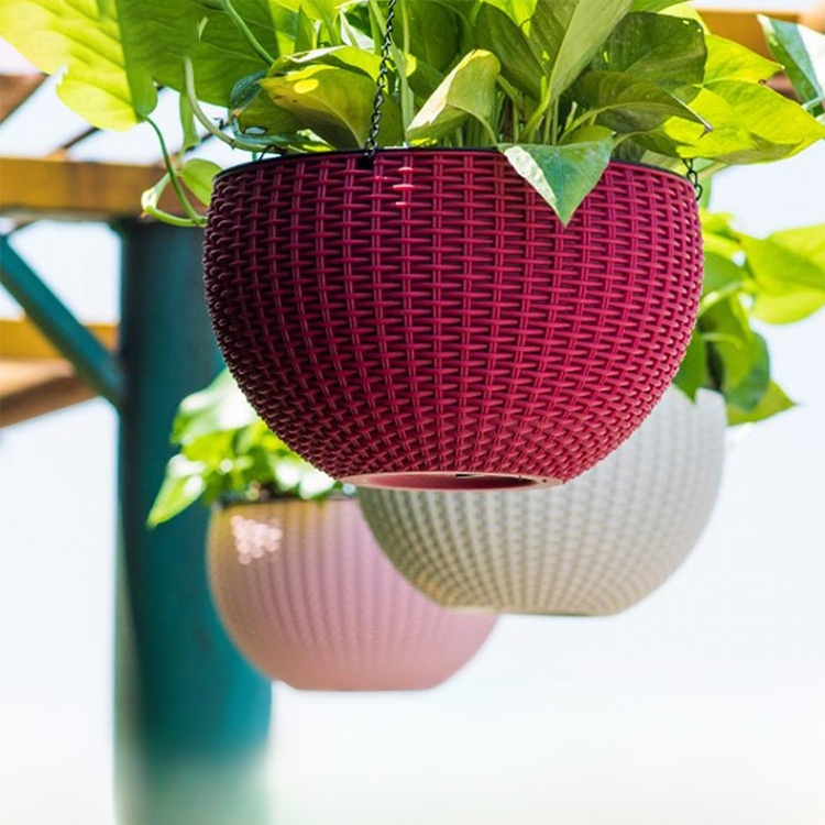 自動的に水をやる植木鉢