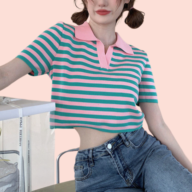 ストライプ柄のショート丈Tシャツ