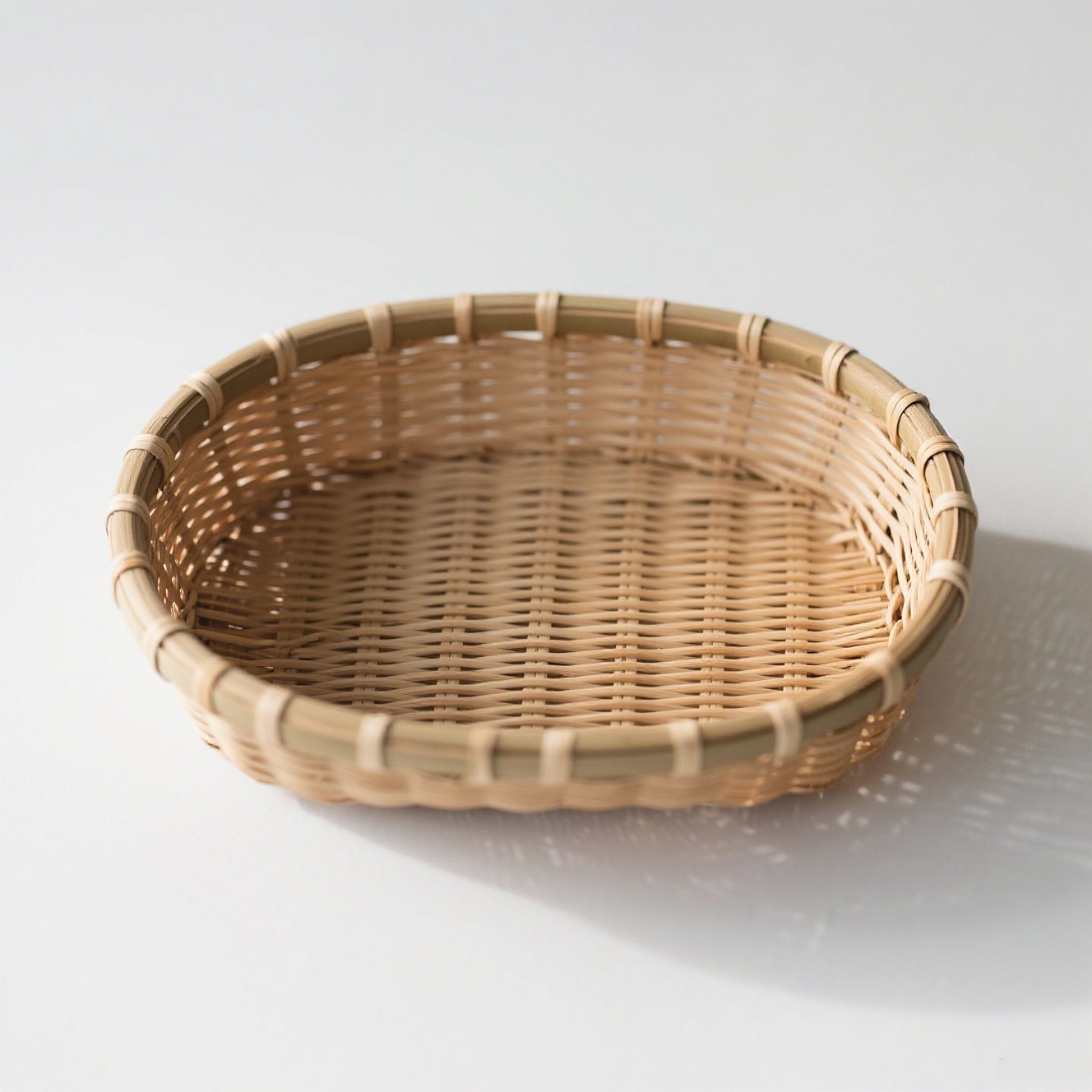 果物を収納した竹製バスケット