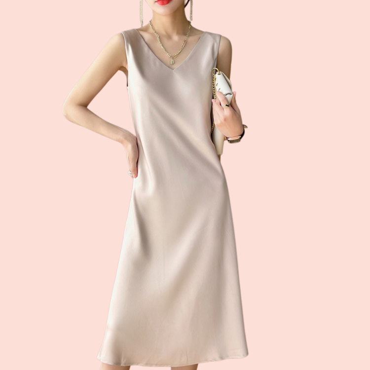 サテンのキャミソールドレス