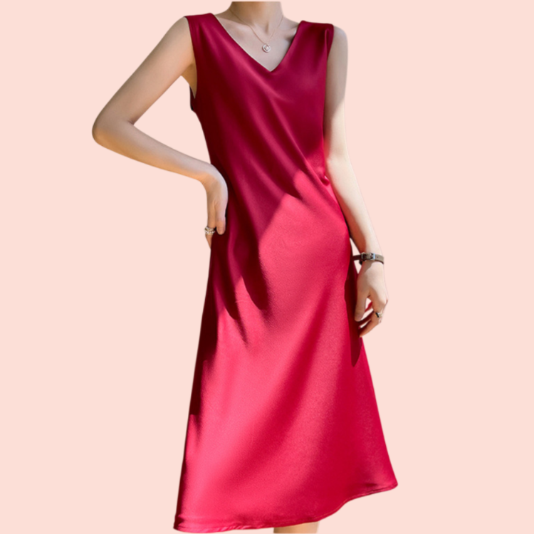 サテンのキャミソールドレス