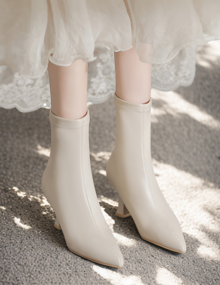 着用イメージ女性用2025年秋冬ブーツ