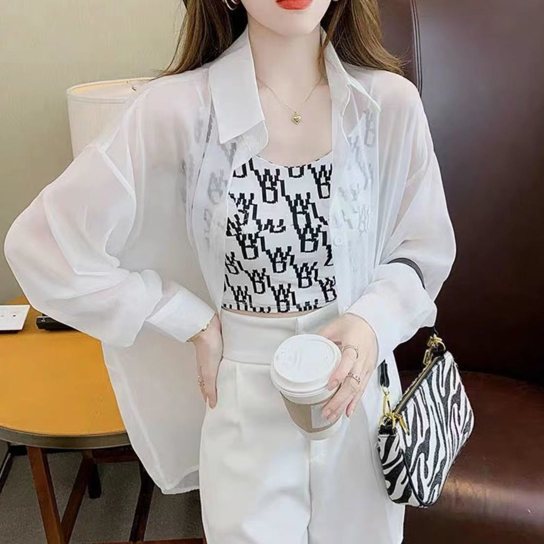 日焼け止め効果のあるレディーストップス