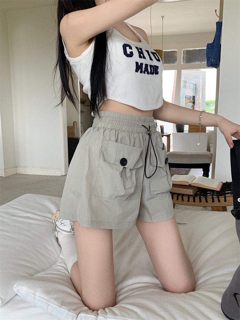 カジュアルコーデに合うレディースホットパンツ