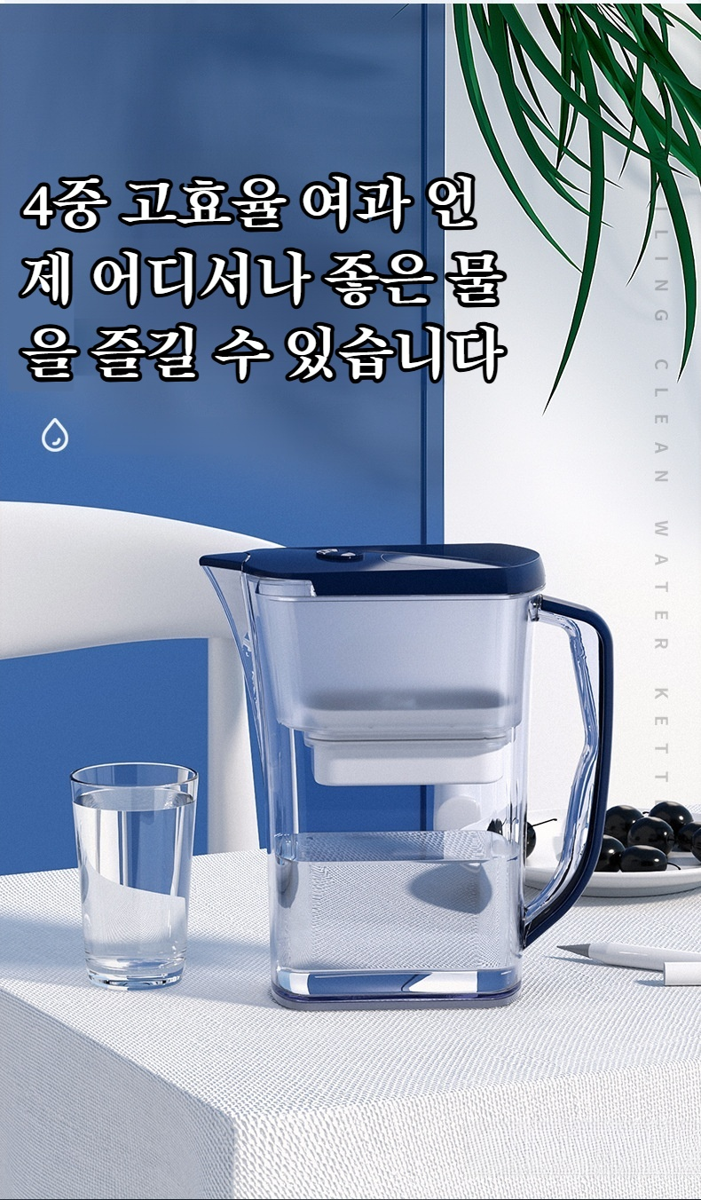 깨끗한 물이 나오는 정수기 사용 장면