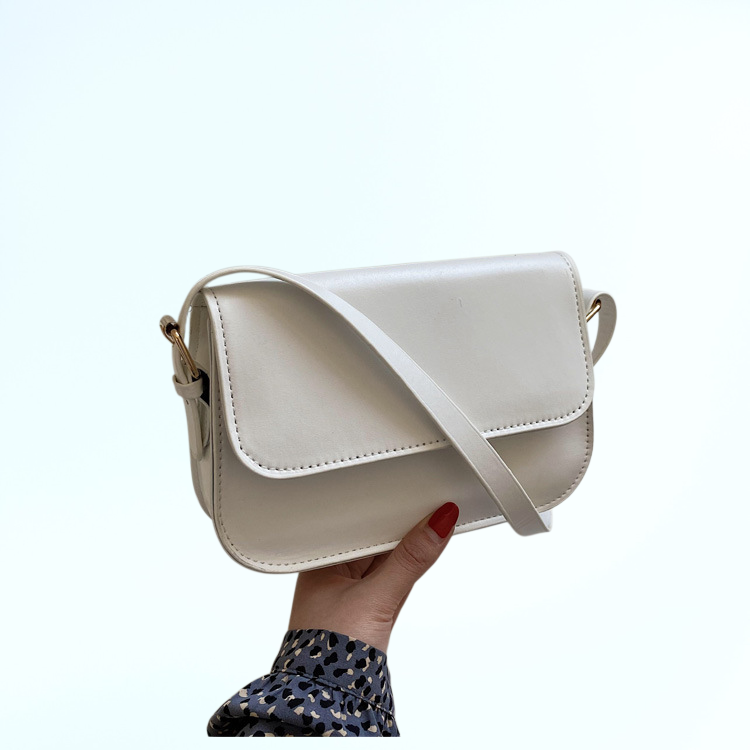 กระเป๋าใบเล็กสไตล์ย้อนยุคที่มีลวดลายของคนดังทางอินเทอร์เน็ต