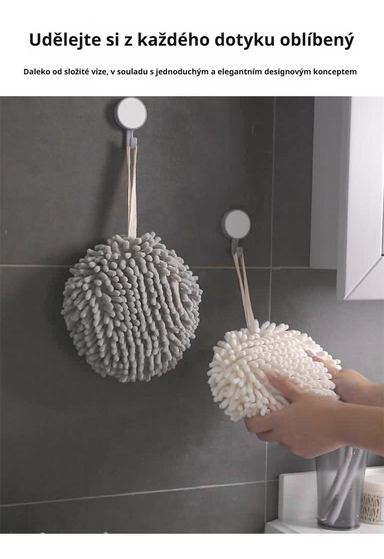 Detail textury chenille materiálu na míčku