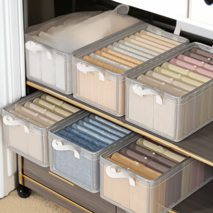 ワードローブ内で使用する階層型収納バスケット