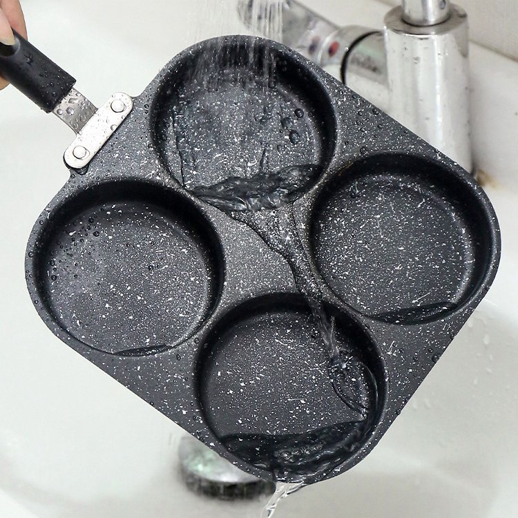 Mini pánev se čtyřmi otvory