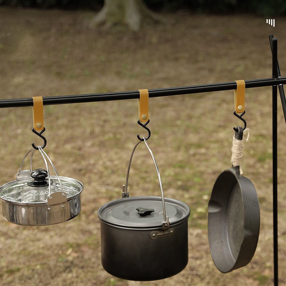 Přenosná kožená úložná spona ve tvaru S