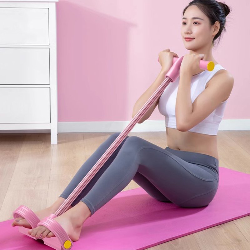 Protahovací zařízení pro břišní svaly s napětím pedálů