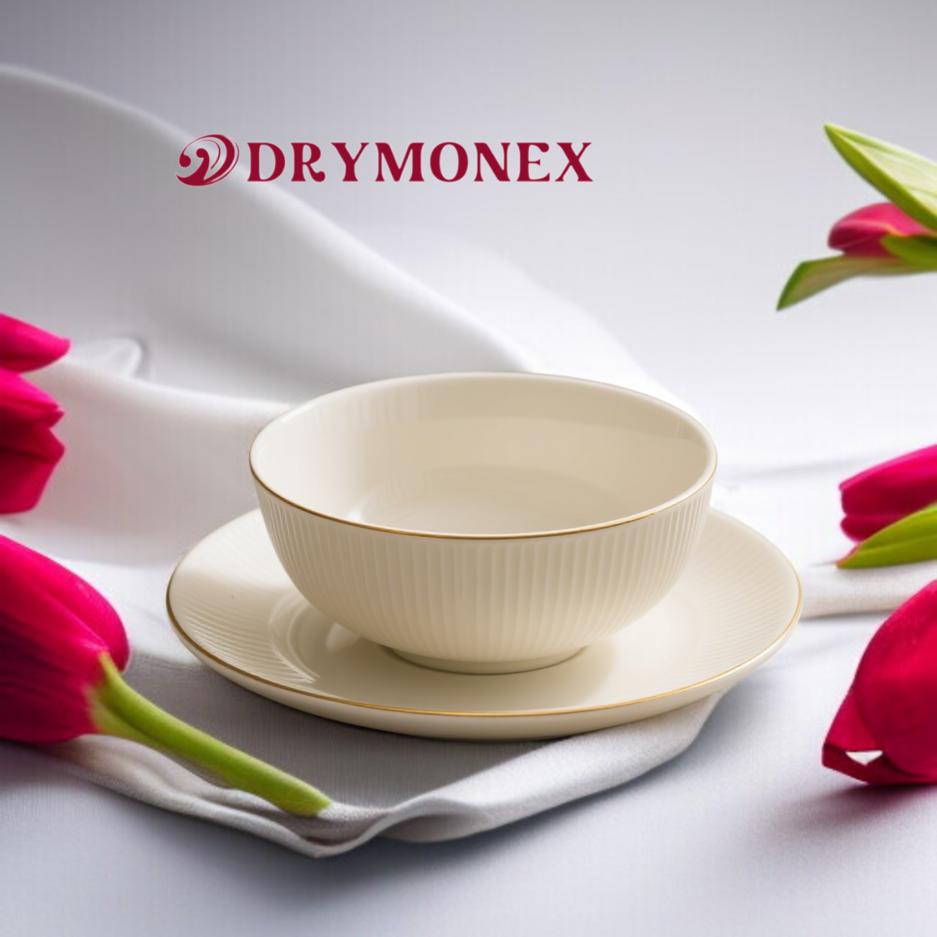 高級感あふれるボーンチャイナ食器のディスプレイ