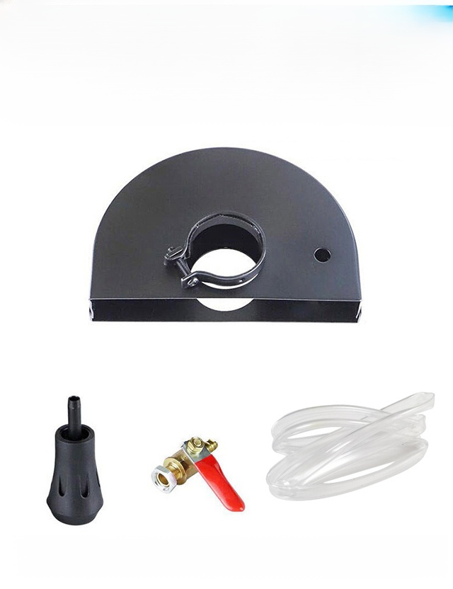 Osłona wodoodporna zamontowana na szlifierce kątowej