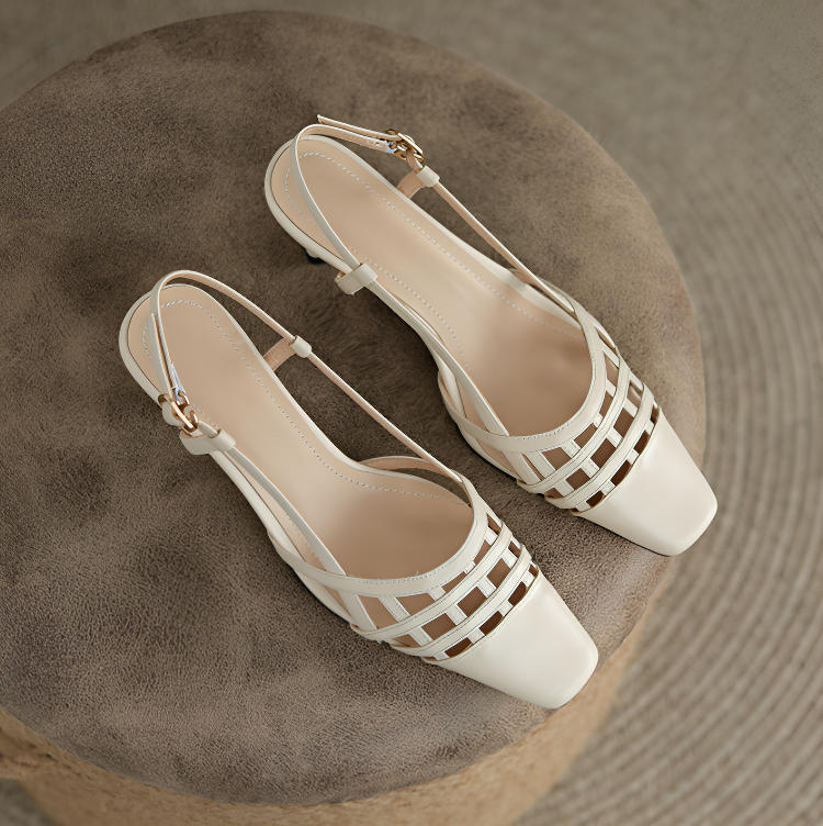 足元を美しく見せるレディースミュール