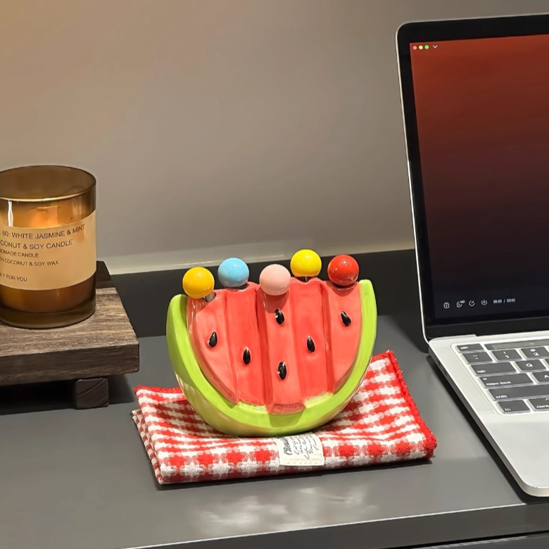 軽量で持ちやすいフルーツフォークデザイン