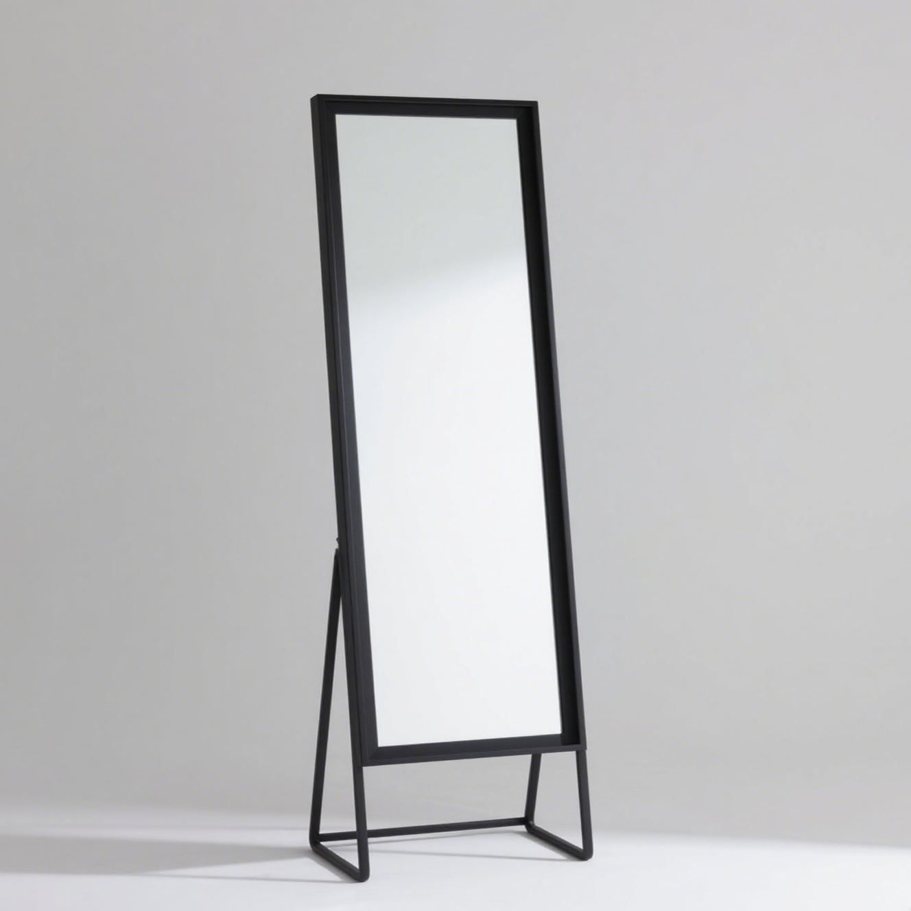 Wooden edging standing full-length mirror