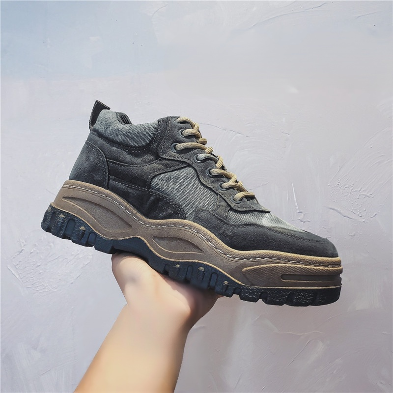 トレンドスニーカー