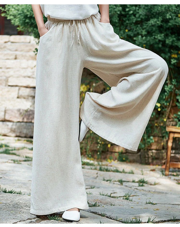 カジュアルコーデに合わせたストレートパンツ