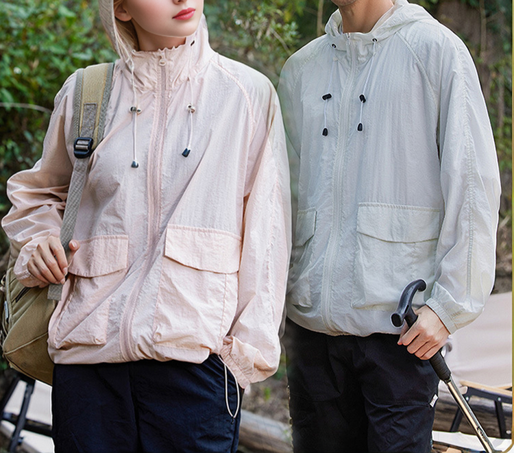 フード付きパンチングジャケットのディテール写真