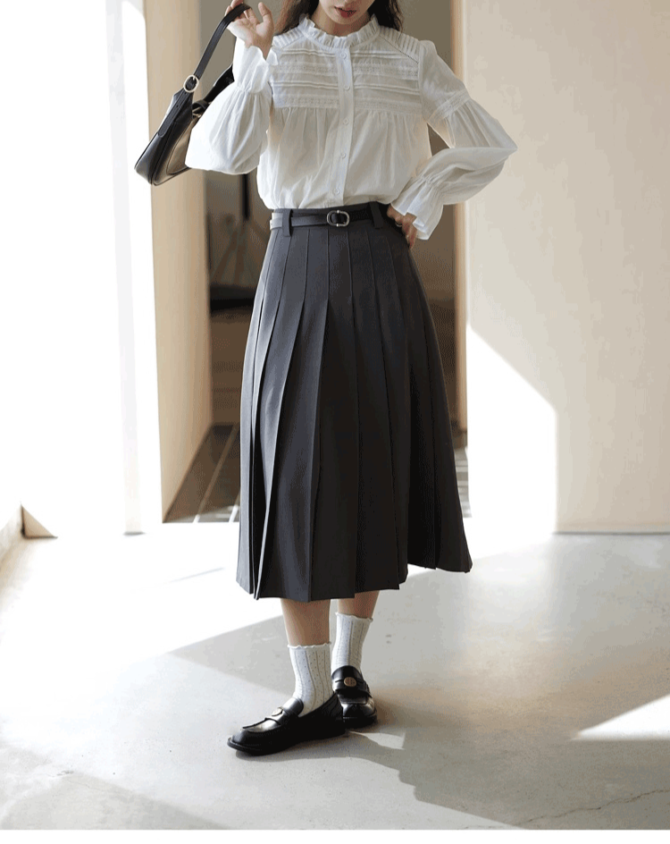 通勤にも使えるロングプリーツスカート