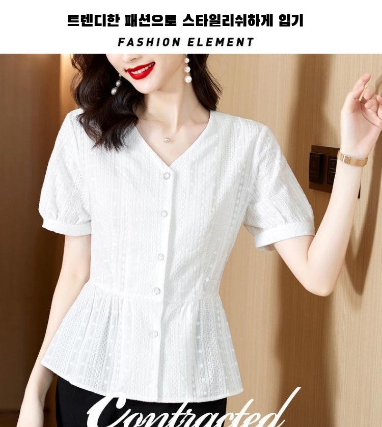 배를 가리는 슬림핏 중년 여성 블라우스 디테일