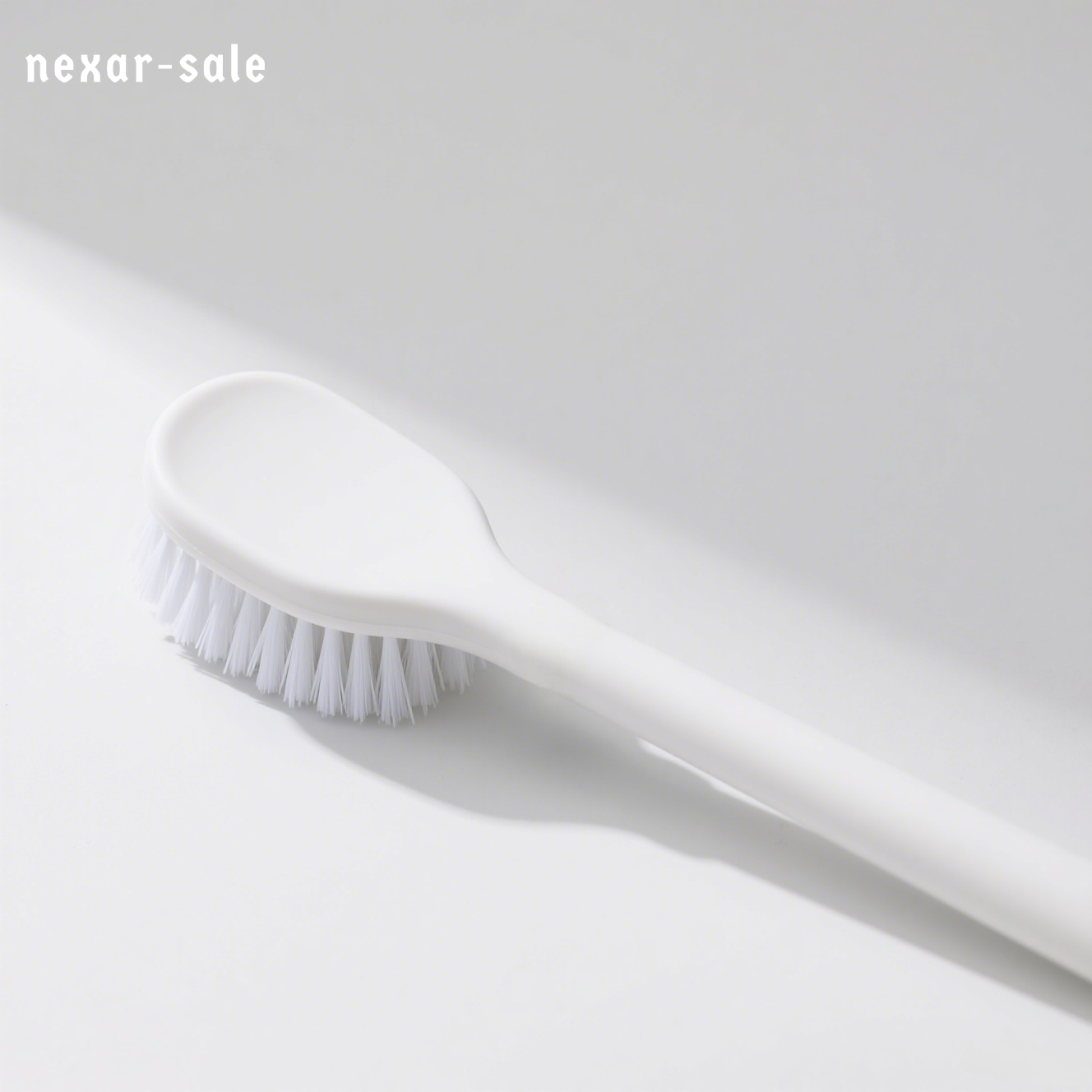 Weiche Schuhe mit integrierter Kunststoffbürste