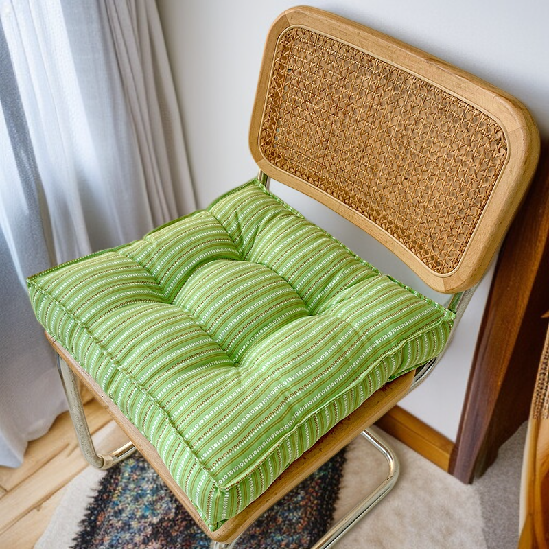 厚手のストライプ柄クッション