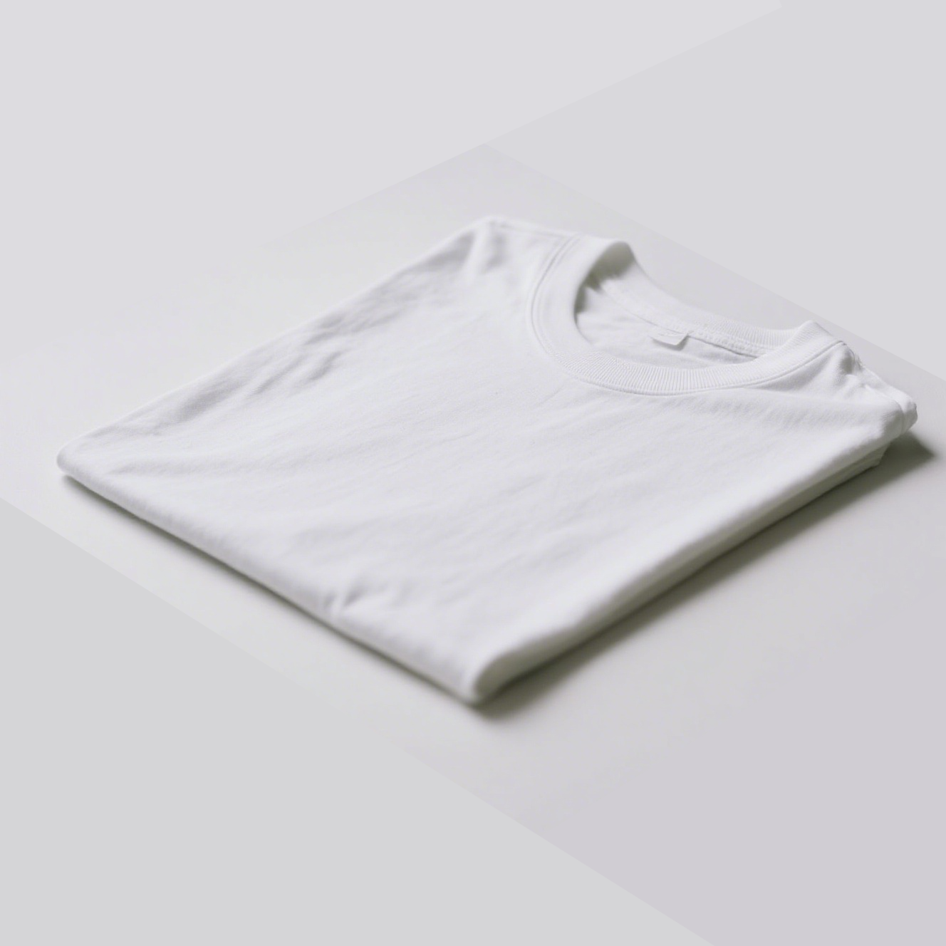 シンプルデザインのメンズホームTシャツ