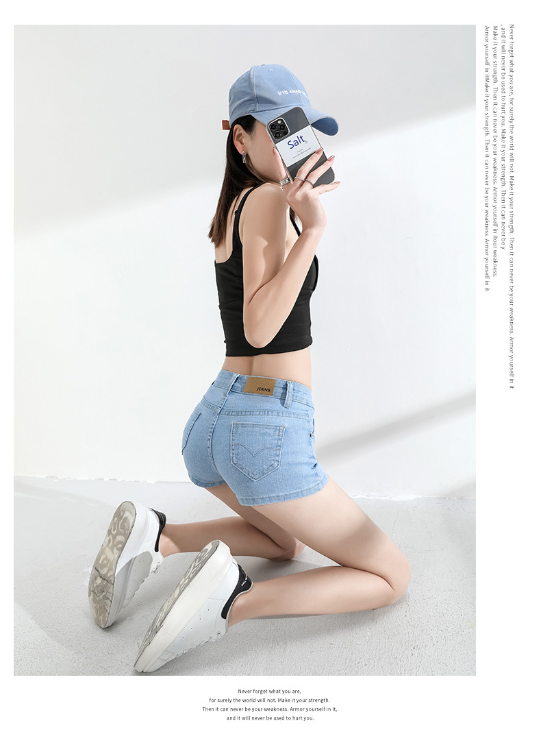 伸縮性のあるレギンスショートパンツ