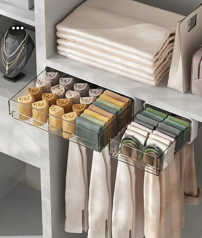 투명 선반으로 깔끔한 책상 정리