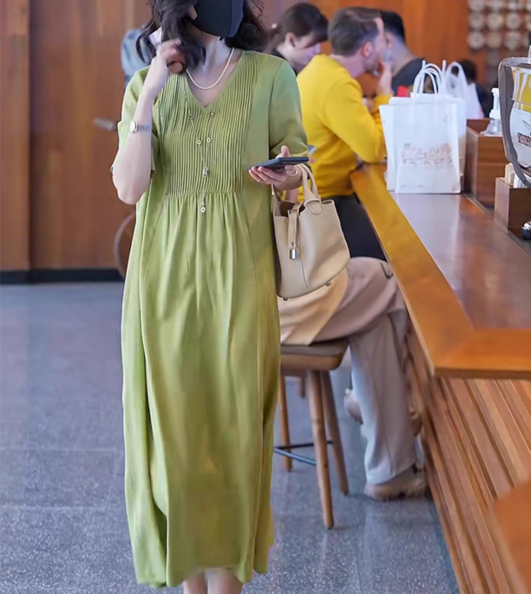 おしゃれなレトロワンピース着用例