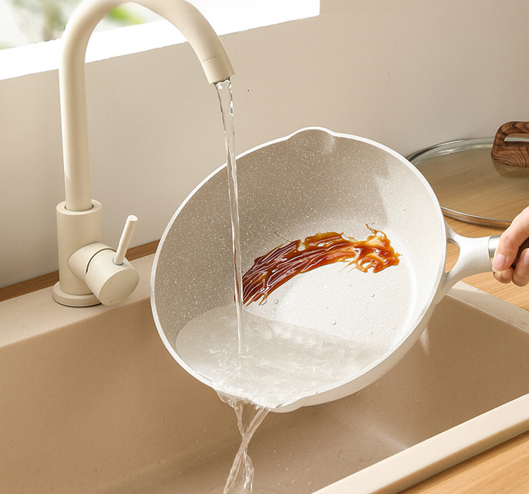 Cocina saludable con sartén de granito sin aceite