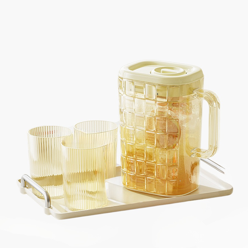 大容量の冷水ボトル