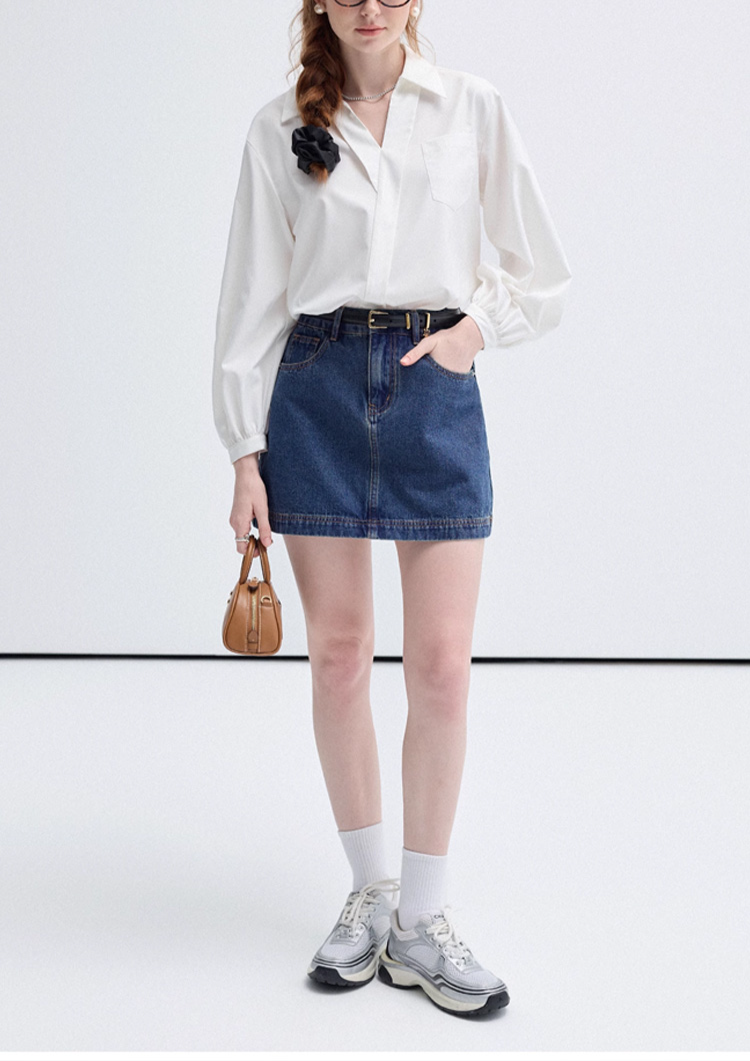 오피스룩에 어울리는 여성 V넥 셔츠