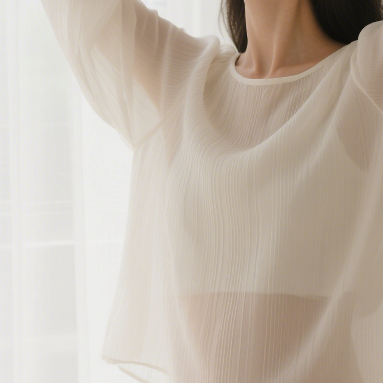 女性着用エレガントなシフォンMIDI長袖シャツ