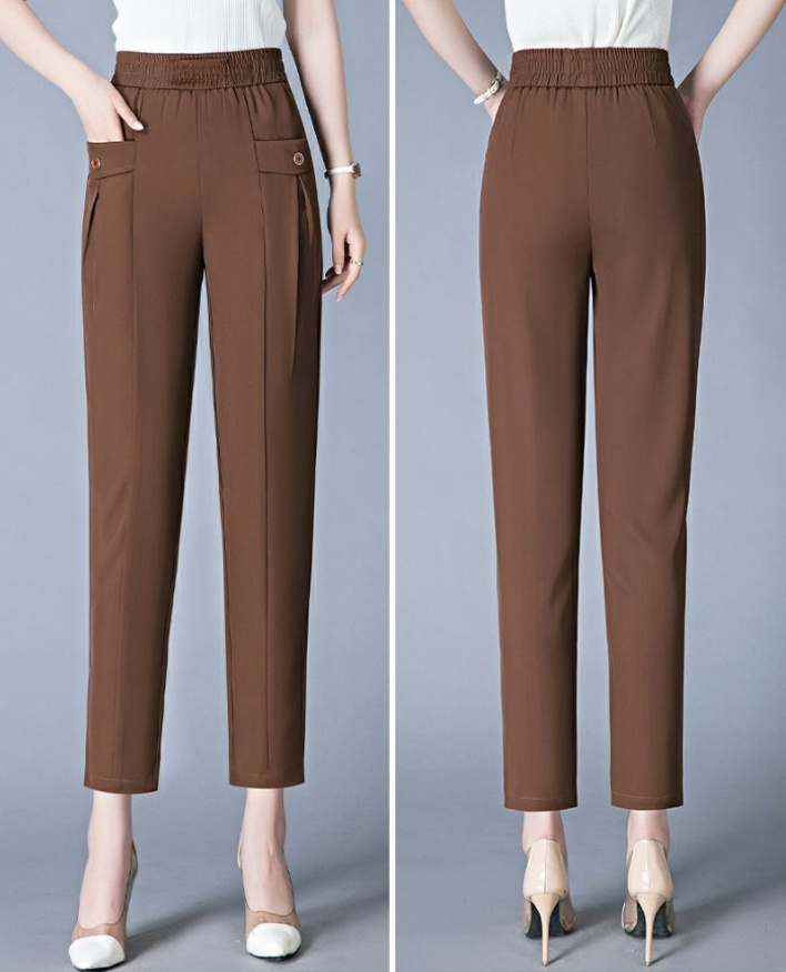 스모크 디테일이 강조된 팬츠