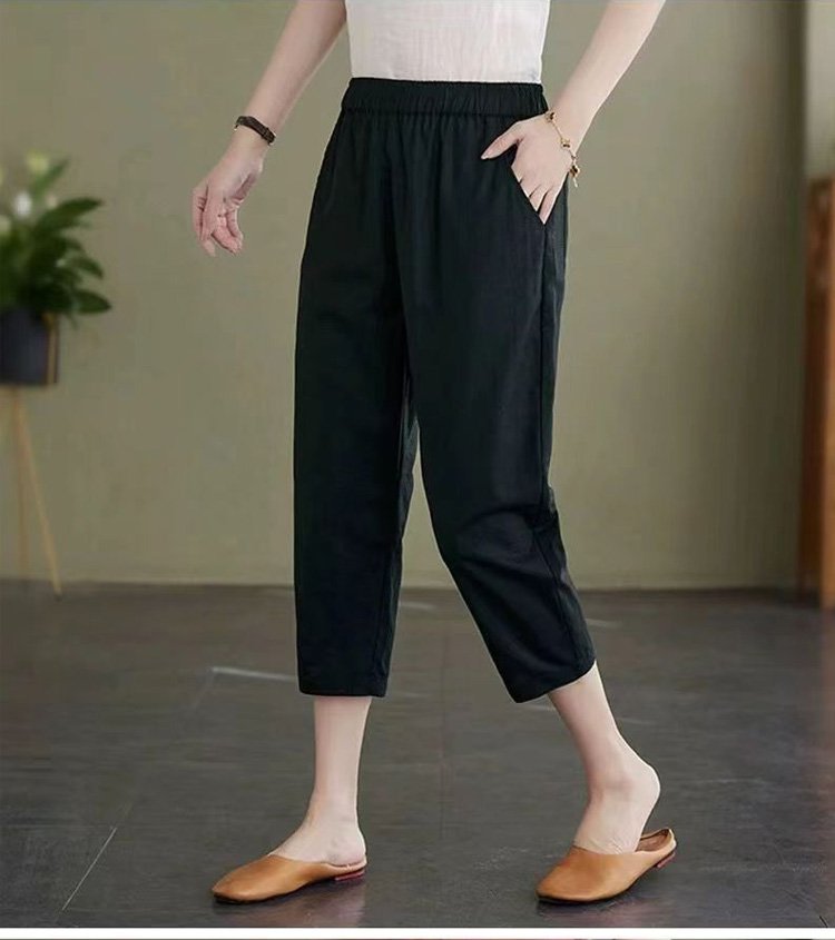 体型カバーできるゆったりシルエットの七分丈パンツ