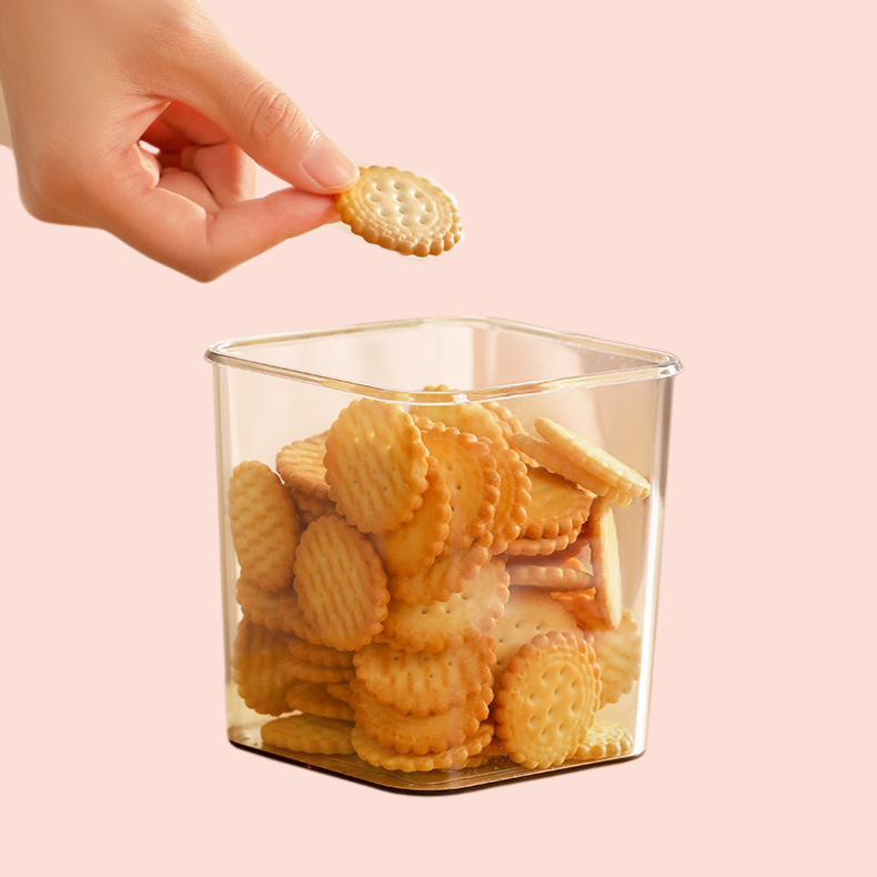 Household vacuum storage tank