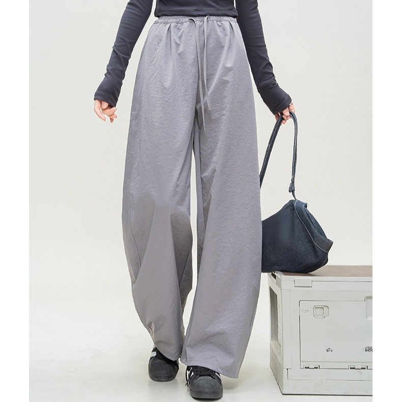 カーブパンツの生地感・質感のアップ