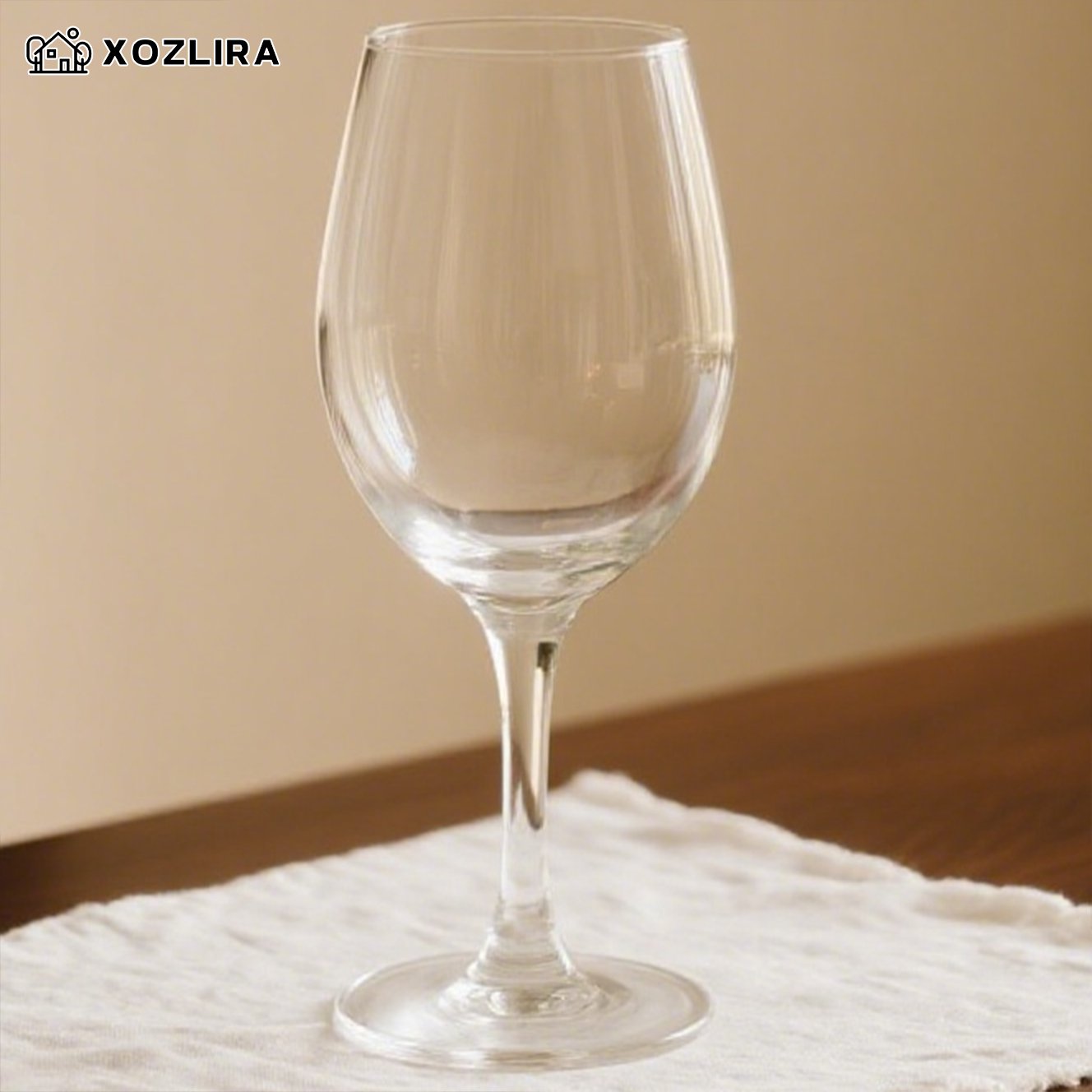 고급 크리스탈 유리 잔 정면 사진