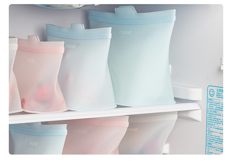 お手入れ簡単なシリコン食品保存袋の洗浄例