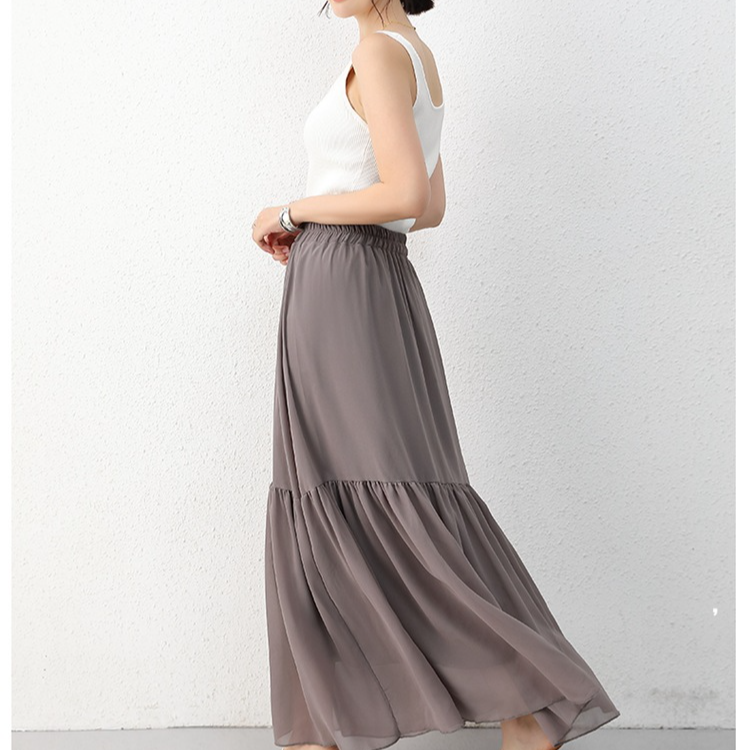 カジュアルなAラインフレアスカートの着用イメージ