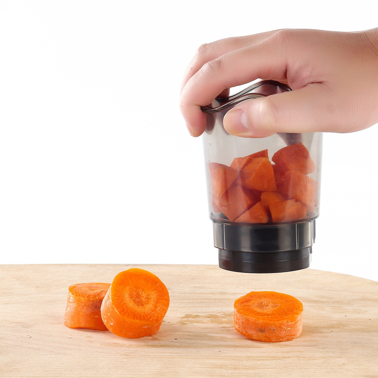 果物や野菜を均一にカットできるスライサー