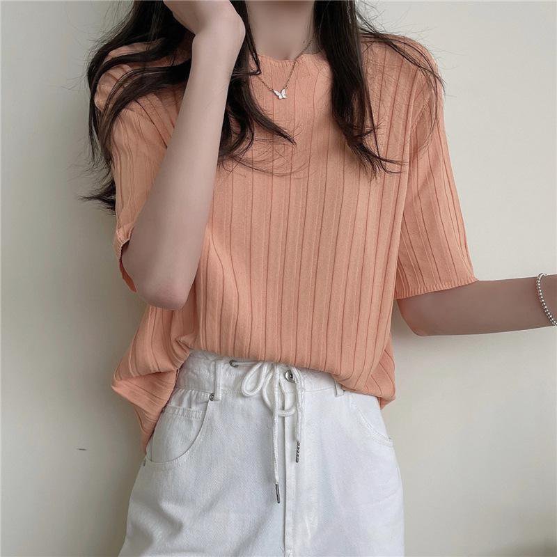 캐주얼 레깅스와 어울리는 니트 상의