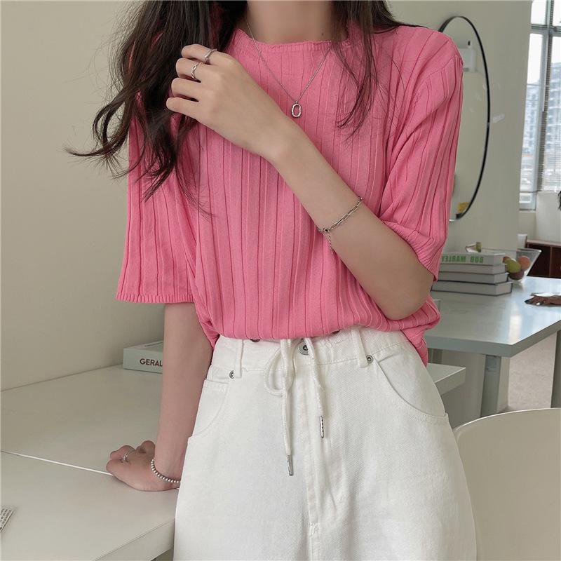 편안한 착용감의 루즈핏 니트티