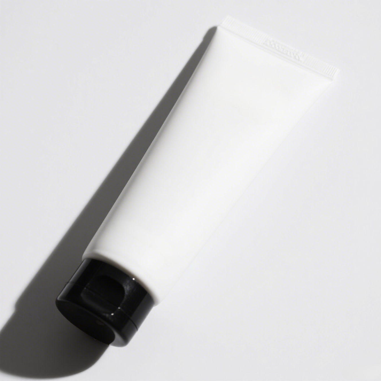 Zvlhčující tělové mléko s niacinamidem pro bělení